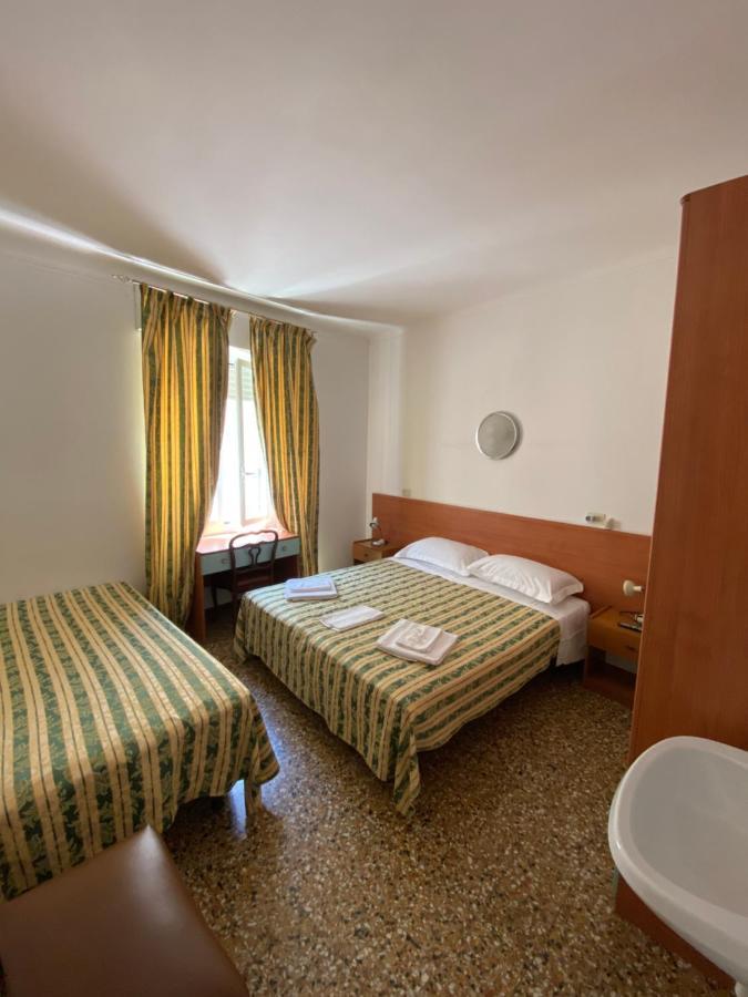Hotel Primavera Sanremo Luaran gambar