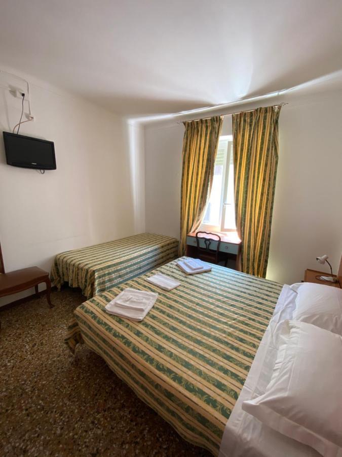 Hotel Primavera Sanremo Luaran gambar
